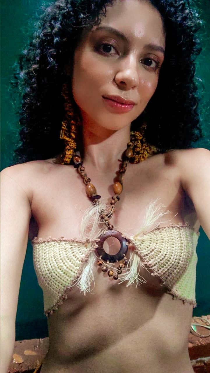 Top Creme com argola